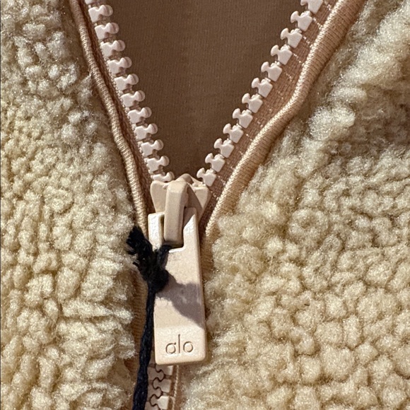 Alo Foxy Camel Sherpa Jacket NWT - Picture 8 of 12